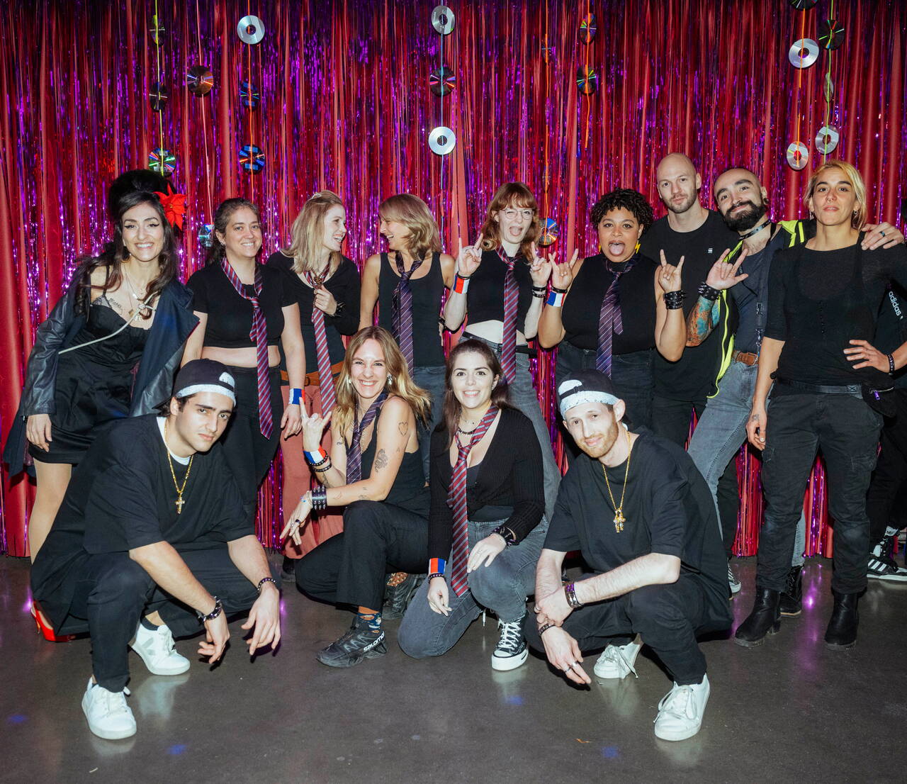Papiersaal Bar, Team, Motto Party Das Bar Team ist passend zum Thema der Party angezogen